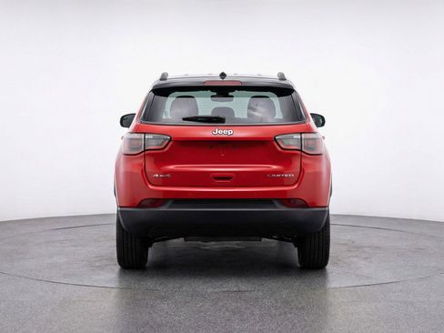 Used 2025 Jeep Compass Trailhawk AWD/4WD image 7