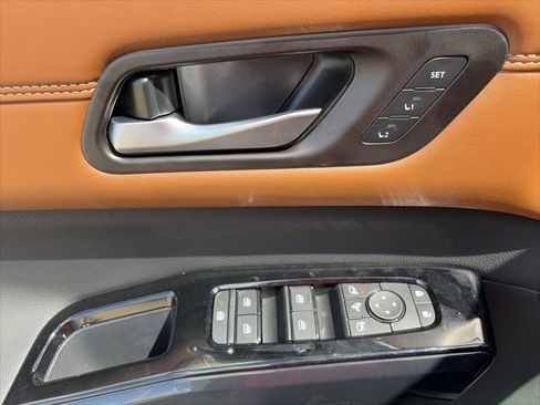 New 2026 Nissan Pathfinder Platinum FWD image 11