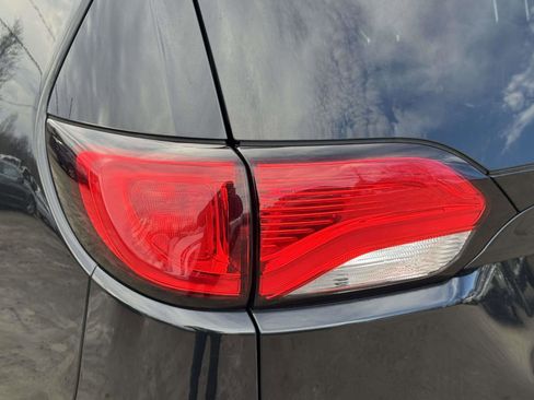 Used 2017 Chrysler Pacifica Touring-L image 8