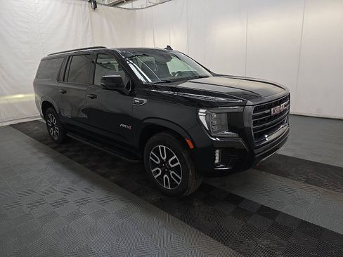 Used 2023 GMC Yukon XL AT4 image 2