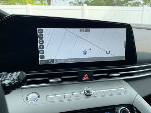 New 2025 Hyundai Elantra Limited image 43