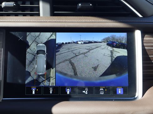 Used 2024 GMC Yukon XL Denali image 12