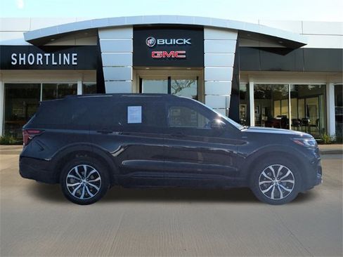 Used 2025 Ford Explorer ST-Line image 2