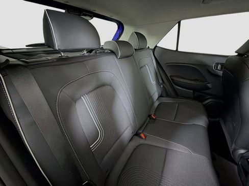 Used 2024 Hyundai Venue Limited image 27