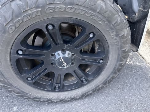 Used 2020 Nissan Titan PRO-4X w/ Pro-4x Convenience Package AWD/4WD image 11