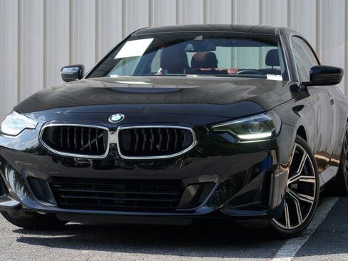 Used 2023 BMW 230i Coupe w/ Convenience Package RWD image 3
