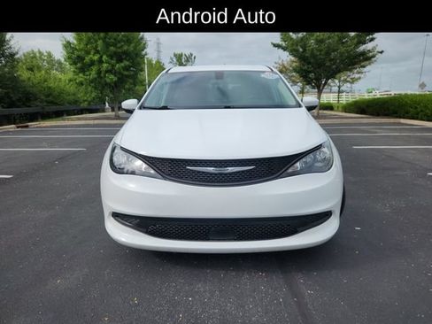 Used 2022 Chrysler Voyager LX FWD image 2