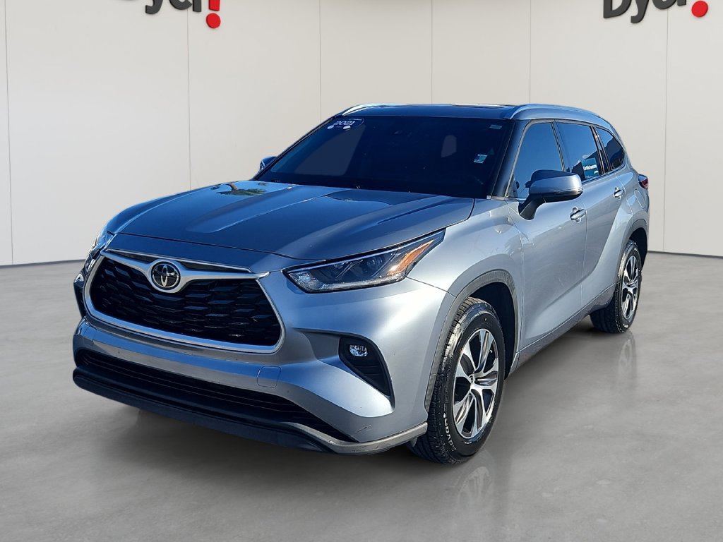 Used 2021 Toyota Highlander XLE FWD image 1
