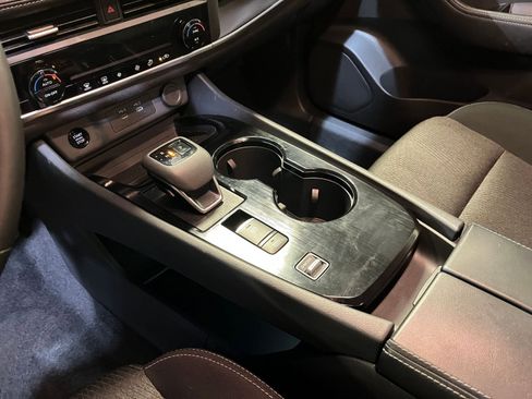 Used 2025 Nissan Rogue SV image 42