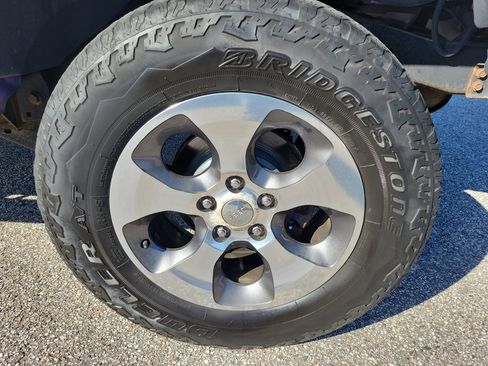 Used 2017 Jeep Wrangler Unlimited Sahara w/ Connectivity Group image 10