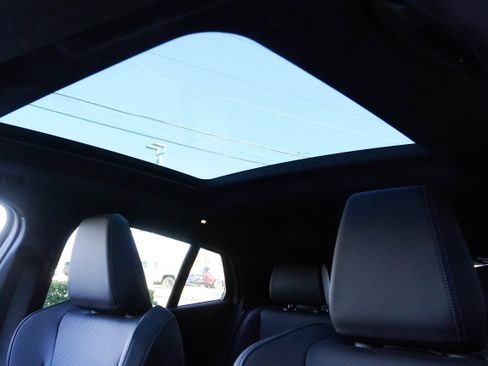 Certified 2025 BMW X2 xDrive28i image 14