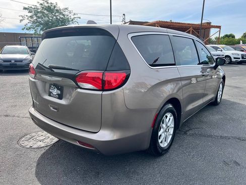 Used 2017 Chrysler Pacifica Touring FWD image 7