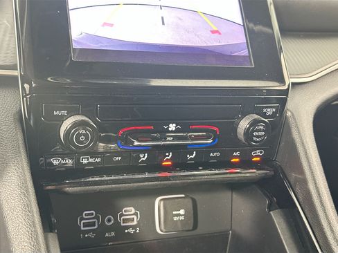 Used 2023 Jeep Grand Cherokee L Laredo RWD image 15