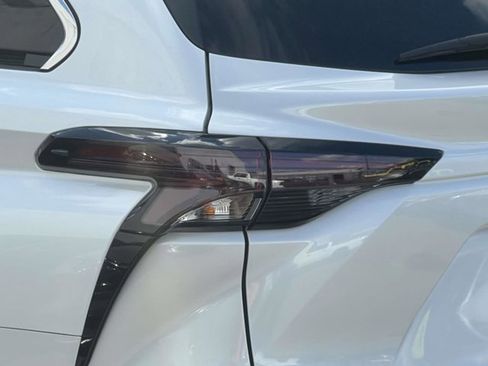 Used 2024 Toyota Sienna XLE w/ XLE Plus Package AWD/4WD image 8