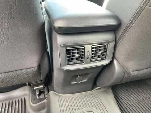Used 2021 Toyota RAV4 LE AWD/4WD image 17