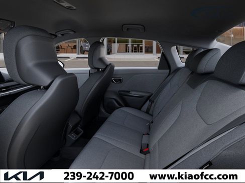 New 2025 Kia K4 LXS image 18