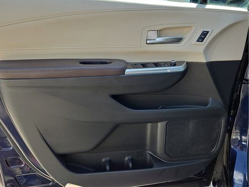 Certified 2023 Toyota Sienna Platinum image 17