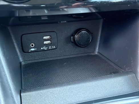 Used 2020 Subaru Forester Premium AWD/4WD image 32