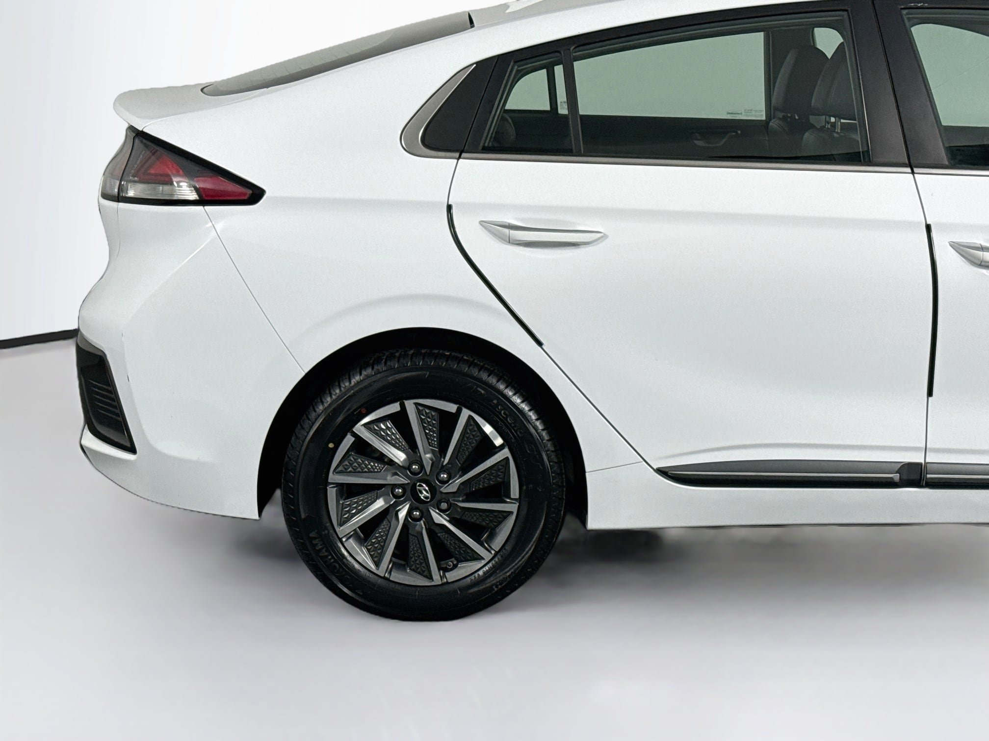 Used 2021 Hyundai Ioniq Limited FWD image 44