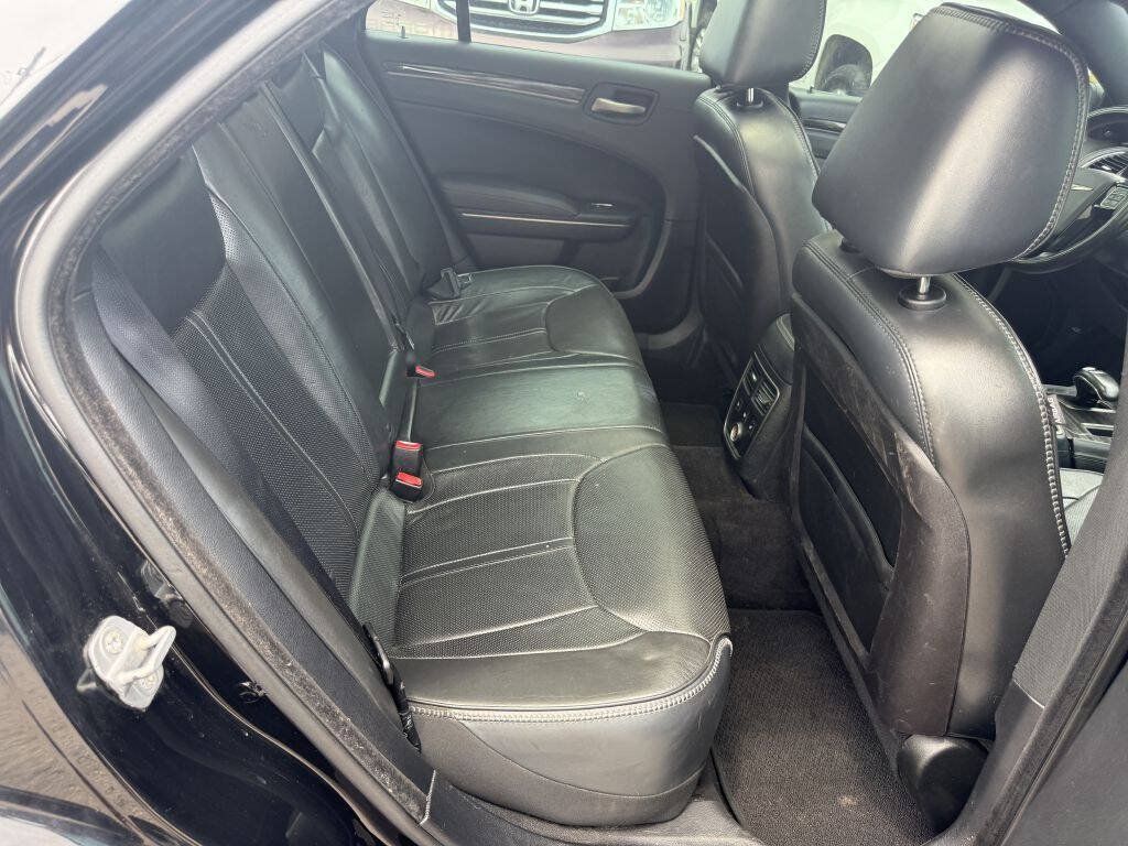 Used 2014 Chrysler 300 C RWD image 25
