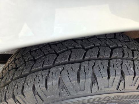 Used 2014 Nissan Frontier SV w/ SV Value Truck Package image 12