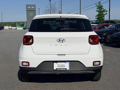 New 2026 Hyundai Venue SE FWD image 4