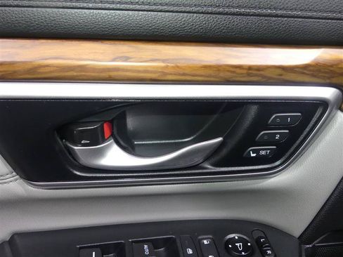 Used 2018 Honda CR-V Touring image 19