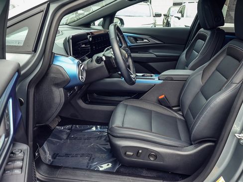 Used 2024 Chevrolet Equinox EV LT image 2