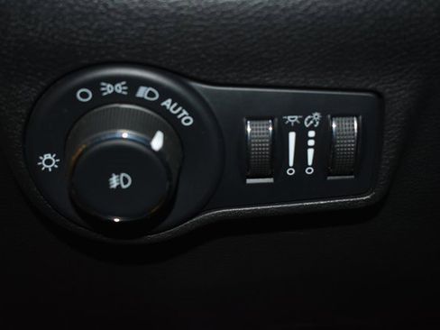 Used 2022 Jeep Compass Latitude w/ Sun and Sound Group image 17