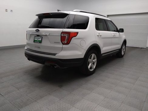 Used 2018 Ford Explorer XLT FWD image 9