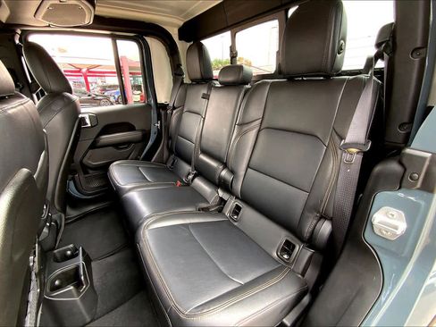 Used 2025 Jeep Gladiator Sport AWD/4WD image 21
