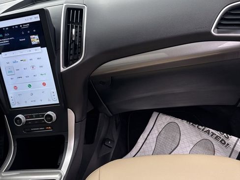 Used 2024 Ford Edge SEL w/ Convenience Package image 24