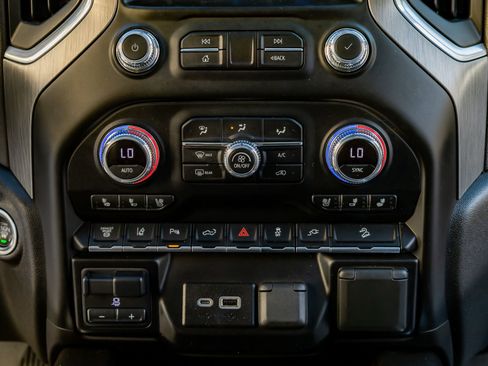 Used 2022 GMC Sierra 2500 Denali w/ Denali Ultimate Package image 27