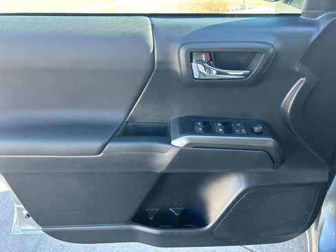 Used 2023 Toyota Tacoma TRD Off-Road image 9