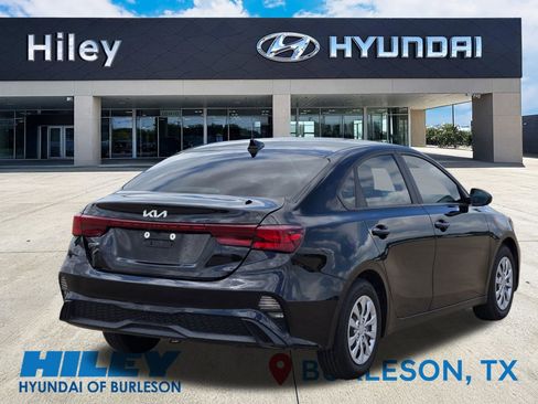 Used 2024 Kia Forte LX FWD image 4