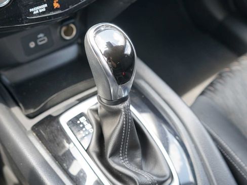 Used 2019 Nissan Rogue SV FWD image 13