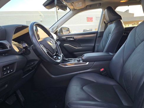 Certified 2021 Toyota Highlander Platinum image 22