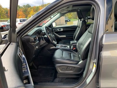 Used 2022 Ford Explorer XLT w/ Equipment Group 202A image 32