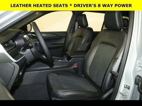 New 2025 Jeep Grand Cherokee Altitude image 4