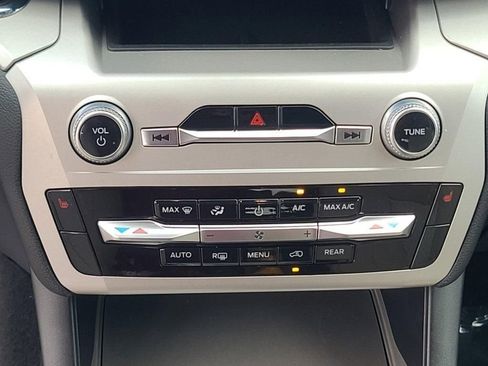 Used 2022 Ford Explorer XLT image 21