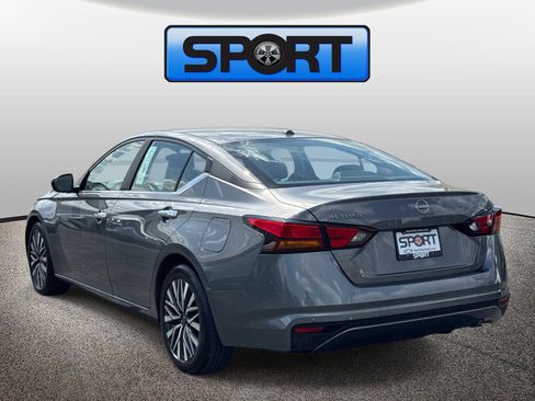 Used 2025 Nissan Altima 2.5 SV FWD image 23