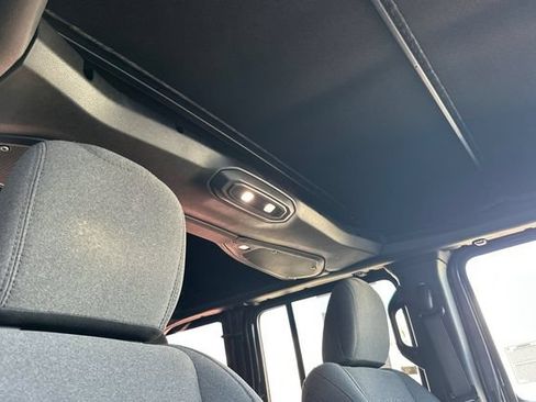 Used 2024 Jeep Wrangler Unlimited Sahara AWD/4WD image 19