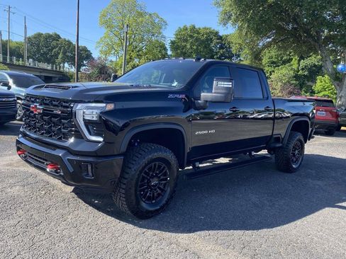 New 2026 Chevrolet Silverado 2500 ZR2 AWD/4WD image 3