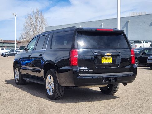 Used 2016 Chevrolet Suburban LT image 3