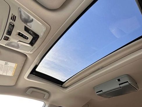 Used 2019 Toyota Sienna XLE w/ XLE Navigation Package image 33