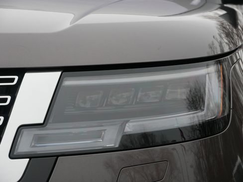 Used 2023 Land Rover Range Rover First Edition image 10