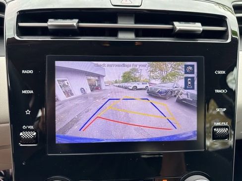 Used 2023 Hyundai Tucson SE image 16
