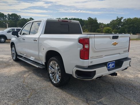 Used 2021 Chevrolet Silverado 1500 High Country w/ Safety Package II AWD/4WD image 5