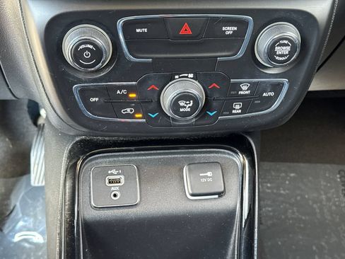 Used 2021 Jeep Compass Latitude FWD image 27