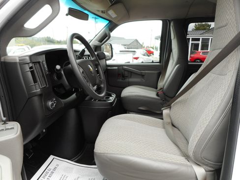 Used 2017 Chevrolet Express 3500 LT w/ LT Preferred Equipment Group RWD image 13